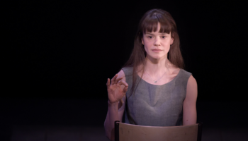 Françoise Gillard interprète « L’Événement » d’Annie Ernaux, au diapason de l’écriture - Critique sortie Théâtre 75014 Paris Théâtre 14