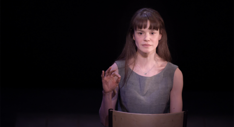 Françoise Gillard interprète « L’Événement » d’Annie Ernaux, au diapason de l’écriture - Critique sortie Théâtre 75014 Paris Théâtre 14