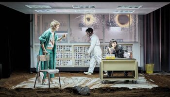 « Neandertal » de David Geselson, un théâtre inventif, pluriel et ludique qui questionne passionnément - Critique sortie Théâtre Paris Théâtre du Rond Point