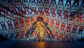 Vejo anjos que atravessam o sol na minha sala, chorégraphie Ídio Chichava et Lulu Sala - Critique sortie  Cergy-Pontoise Points Communs – Nouvelle Scène nationale Cergy-Pontoise / Val d’Oise.