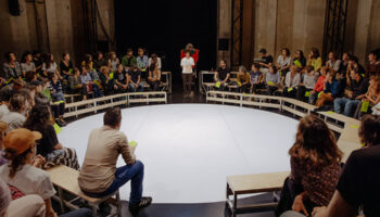 Johana Giacardi signe « C’est pas parce qu’on n’a rien à dire qu’il faut fermer sa gueule », à partir de confidences réelles - Critique sortie Théâtre Montreuil Théâtre Public de Montreuil