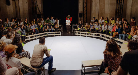 Johana Giacardi signe « C’est pas parce qu’on n’a rien à dire qu’il faut fermer sa gueule », à partir de confidences réelles - Critique sortie Théâtre Montreuil Théâtre Public de Montreuil