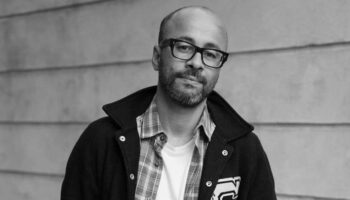 Khalil Cherti met en scène la guerre de Syrie dans « T’embrasser sur le miel ». - Critique sortie Théâtre 75020 Paris La Colline - Théâtre national