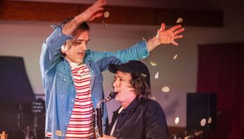 Elsa Imbert interroge la figure de l’enfant dans « Petite Dolto » - Critique sortie Théâtre Paris Le Théâtre de la Concorde