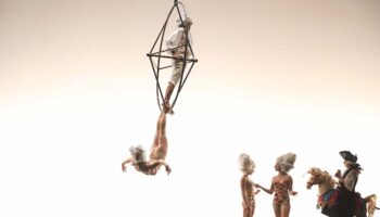 La Compagnia Finzi Pasca présente un spectacle pluridisciplinaire intitulé « Titizé – Un rêve vénitien » - Critique sortie Cirque Paris 75013 Le 13ème Art