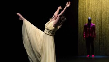 Avec « D’amour », Thomas Lebrun propose une traversée d’un siècle de chansons - Critique sortie Danse Paris Chaillot Théâtre national de la Danse / CND