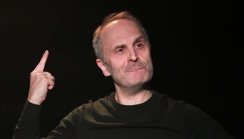 « De la nécessité d’avoir un super-héros dans sa vie », un spectacle amusant de Jérémy Prevost et Dorothée Moreau - Critique sortie Théâtre 75011 Paris Théâtre La Flèche