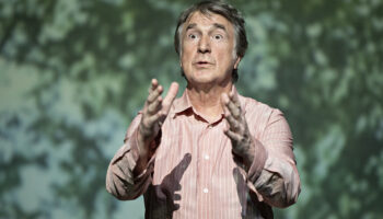 « Encore une journée divine » par Emmanuel Noblet avec François Cluzet, une adaptation à la finesse radicale - Critique sortie Théâtre Paris Les Bouffes Parisiens