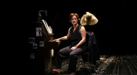 Kelly Rivière crée « La Vie Rêvée », un seule en scène brillant - Critique sortie Théâtre 75020 Paris Les Plateaux Sauvages