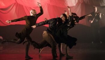 Sylvain Groud alerte autant qu’il émerveille avec « Le Banquet des merveilles » - Critique sortie  Montrouge Le Beffroi