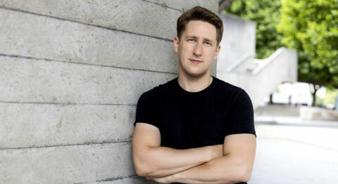 Joshua Weilestein  et l’ONLille rendent  hommage aux victimes du nazisme avec « Un survivant de Varsovie » de Schoenberg et « la Symphonie n°13 » de Chostakovich - Critique sortie Classique / Opéra Paris Philharmonie de Paris- Grande salle Pierre Boulez