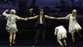 « Peer Gynt » par Olivier Py : Ibsen retrouve Grieg dans un spectacle hybride manifeste - Critique sortie Classique / Opéra Paris Théâtre du Châtelet