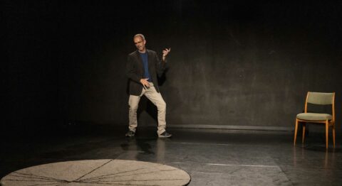 « Au-delà de la pénétration », un seul en scène déconstruit signé Yves Heck, d’après le manifeste de Martin Page - Critique sortie Théâtre Paris Le Théâtre de la Concorde