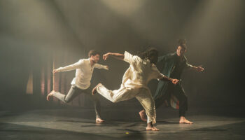 Raphaëlle Boitel crée « KA-IN » avec le Groupe Acrobatique de Tanger, une microsociété tout en paradoxes - Critique sortie Cirque Caen le Carré-Colonnes