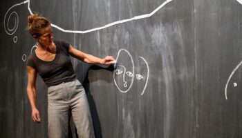 « L’Oiseau-lignes » de Chloé Moglia et Marielle Chatain - Critique sortie Cirque Paris Théâtre du Rond-Point