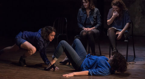 Lisa Guez nous entraîne avec  « Les Femmes de Barbe Bleue » dans une farandole d’existences étouffées - Critique sortie Théâtre Paris Théâtre de Belleville