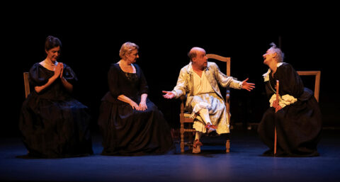 « Les Femmes Savantes » de Christian Schiaretti, une partition truculente où résonne l&rsquo;acuité de la langue - Critique sortie Théâtre Amiens La Comédie de Picardie