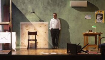 « Portrait de l’artiste après sa mort (France 41 – Argentine 78) », par Davide Carnevali, interprété par Marcial Di Fonzo Bo - Critique sortie Théâtre Angers Le Quai - Centre dramatique national Angers Pays de la Loire