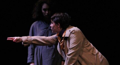 Avec « P’tit Jean le Géant », Simon Pitaqaj parle de la guerre et de ses blessures : une pièce magnifique ! - Critique sortie Théâtre Bagnolet Théâtre Le Colombier