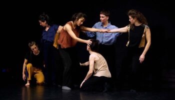 « Quatuors » de Nina Vallon à partir du Quatuor à cordes n°14 – opus 131 de Beethoven. - Critique sortie Danse Vanves Théâtre de Vanves
