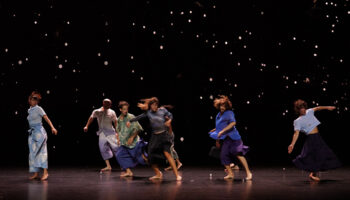 Fabrice Lambert  crée « RENVERSE » et donne vie au mouvement primordial de l’océan grâce à la chorégraphie - Critique sortie Danse Cachan Jacques Carat