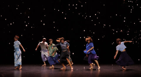 Fabrice Lambert  crée « RENVERSE » et donne vie au mouvement primordial de l’océan grâce à la chorégraphie - Critique sortie Danse Cachan Jacques Carat