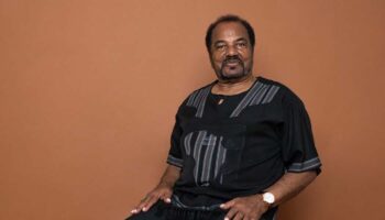 Bonga, le vétéran angolais et ses sensuelles sembas aux faux airs de blues, d’exil, de péril, d’amour. - Critique sortie Jazz / Musiques Saint-Quentin-en-Yvelines Théâtre de Saint-Quentin-en-Yvelines