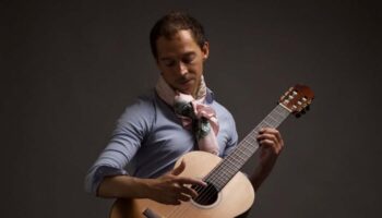 Yamandu Costa et Thibault Cauvin, les deux guitaristes dans « Acordo magico » - Critique sortie Jazz / Musiques Paris Théâtre de la Ville