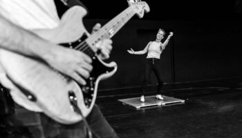 « Électro-Tap » de Candice Martel mêle claquettes, électro-klezmer et groove hip-hop - Critique sortie  Paris Le Carreau du Temple