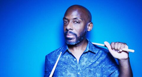 Le batteur E. J. Strickland dans un trio de haut vol avec la star du sax Soweto Kinch. - Critique sortie Jazz Paris Sunset