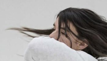 Louise Vanneste arpente « Mossy Eye Moor », lande pleine de secrets - Critique sortie  Paris Théâtre de l’Aquarium