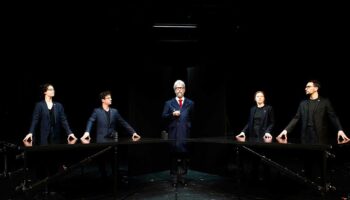 Samuel Valensi et Paul-Eloi Forget ont écrit et interprètent « Made in France », une satire bien trempée ! - Critique sortie Théâtre Paris Théâtre de Belleville