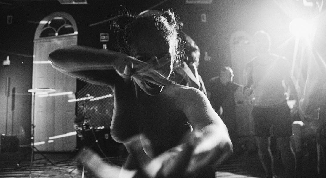 Jéssica Teixeira avec « Monga » s’inspire des Freak Shows - Critique sortie  Paris Atelier de Paris / CDCN - Cartoucherie