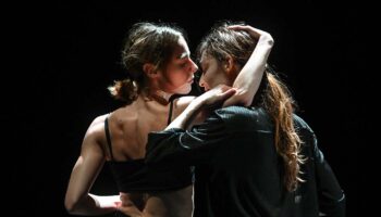 « Ne me touchez pas » de Laura Bachman - Critique sortie Danse Guyancourt Théâtre de Saint-Quentin-en-Yvelines