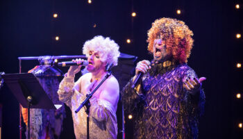 «Sinistre et festive» avec Jonathan Capdevielle et Jean-Luc Verna, un tour de chant bouleversant sur la condition humaine - Critique sortie Théâtre Paris THEATRE DE L'ATELIER