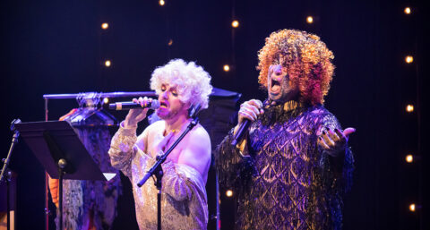 «Sinistre et festive» avec Jonathan Capdevielle et Jean-Luc Verna, un tour de chant bouleversant sur la condition humaine - Critique sortie Théâtre Paris THEATRE DE L'ATELIER
