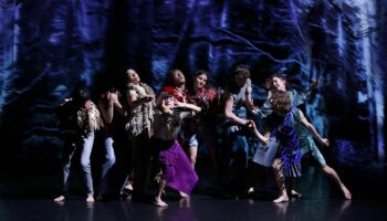 « The Gathering » de Joanne Leighton, un beau rituel - Critique sortie  Paris Théâtre de l’Aquarium