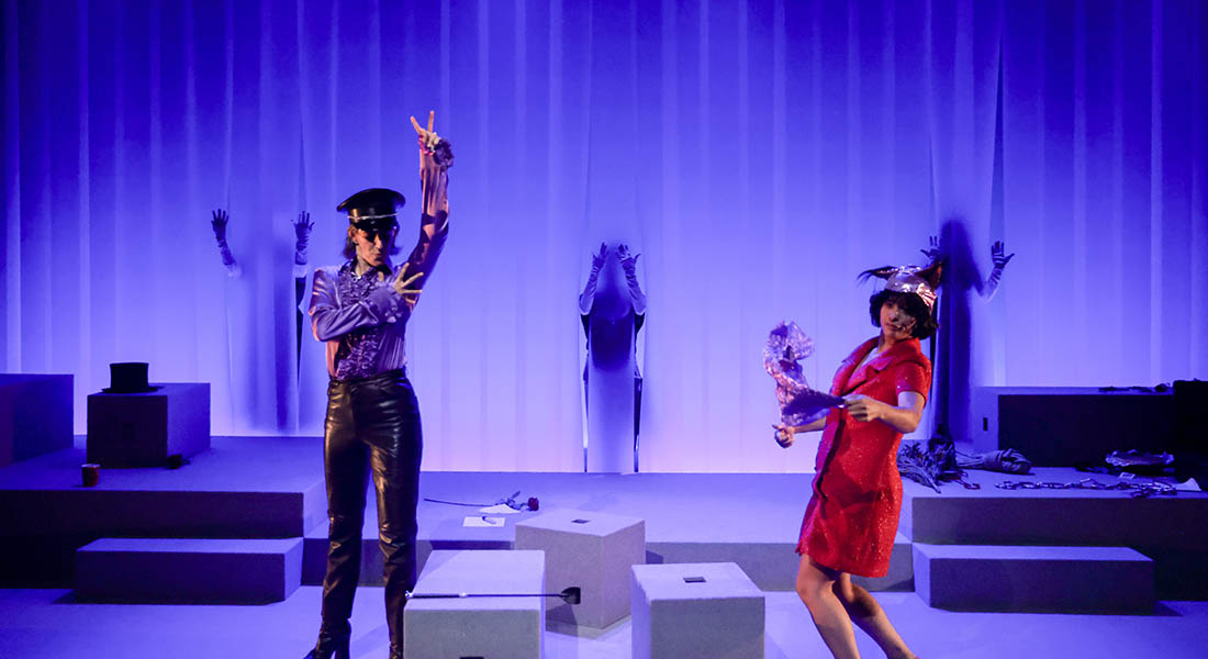Virginie Despentes met en scène Romancero Queer, sa première pièce écrite en solo - Critique sortie Théâtre Paris la colline
