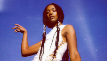 La chanteuse Célia Kaméni, intense et singulière. - Critique sortie  Wolfisheim