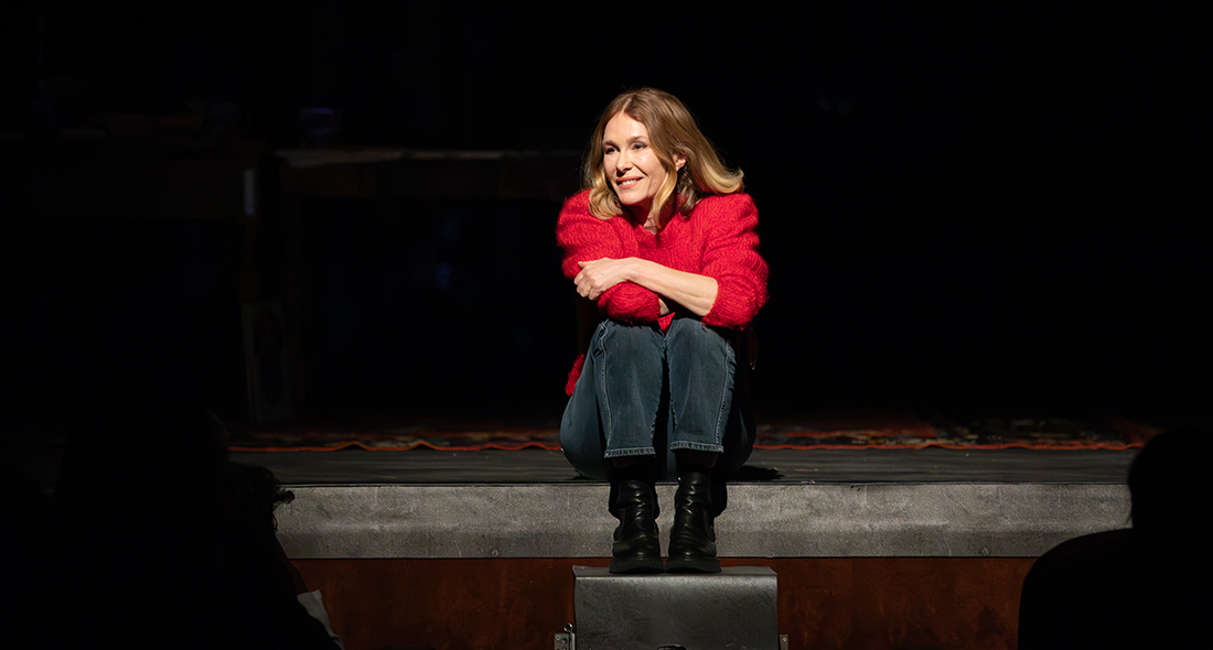 Adaptant « Interruption » de Sandra Vizzavona, Pascale Arbillot fait entendre les voix de celles qui ont avorté - Critique sortie Théâtre Paris Théâtre de la Concorde