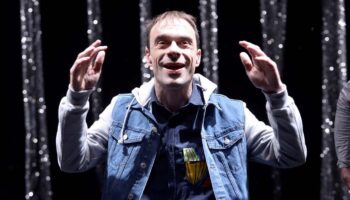 « La Vallée de l’étonnement » : Sylvain Maurice revient à cette pièce emblématique de Peter Brook et Marie-Hélène Estienne - Critique sortie 