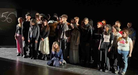 Trente jeunes franco-allemands rassemblés par Jean-Baptiste Sastre et Hiam Abbass autour de « l&rsquo;Écriture ou la Vie » de Jorge Semprún - Critique sortie Théâtre Paris Théâtre du Soleil