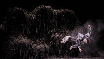 « Qui Som ? » par la compagnie Baro d’Evel, entre fantaisie burlesque et rituel poétique - Critique sortie 