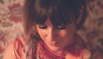 La folk orientale aux accents jazzy de la chanteuse Sarah Lenka - Critique sortie  La Ferté-sous-Jouarre