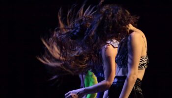 « Ayta », un hommage dansé à la lutte féministe et à l’intensité du geste signé Youness Aboulakoul.  - Critique sortie Avignon / 2025 Avignon Avignon Off. La Belle Scène Saint-Denis