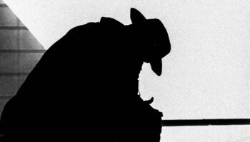 « Cyrano » rappeur, une épée acérée du Collectif Chapitre Treize - Critique sortie Avignon / 2025 Avignon Avignon Off. La Factory - Théâtre de L’Oulle