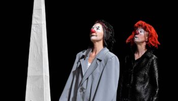 « Dans la farine invisible de l’air » : Sandrine Le Métayer donne vie à cinq clowns aussi drôles que poétiques. - Critique sortie Avignon / 2025 Avignon Avignon Off. La Factory - Théâtre de L’Oulle