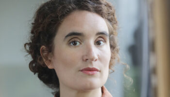 Élise Noiraud met en lumière la sexualité des personnes en situation de handicap dans « Toutes les autres » de Clotilde Cavaroc. - Critique sortie Avignon / 2025 Avignon Avignon Off. Artéphile