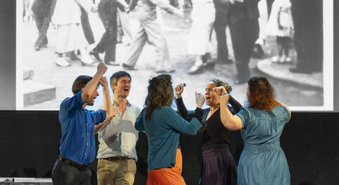 Garance Guierre et Leonor Stirman explorent avec espoir et intelligence le mouvement ouvrier dans « Faire commune ? » - Critique sortie Avignon / 2025 Avignon Avignon Off. Théâtre de l’Arrache-Cœur