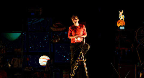 Le Collectif Quatre Ailes présente « Okilélé », un chemin de résilience extraordinairement créatif, tout en fantaisie et douceur - Critique sortie Avignon / 2025 Avignon Avignon Off. Présence Pasteur